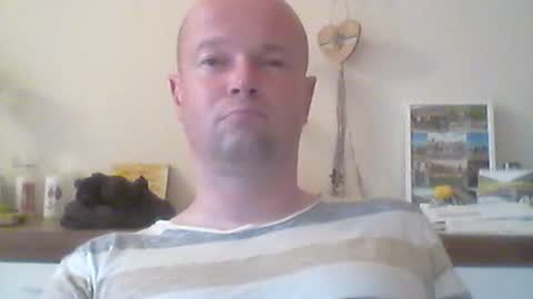 Snapshot of nick1990b chatting on 06/22/26, 06:05 nick1990b online show from 06/22/26, 06:05