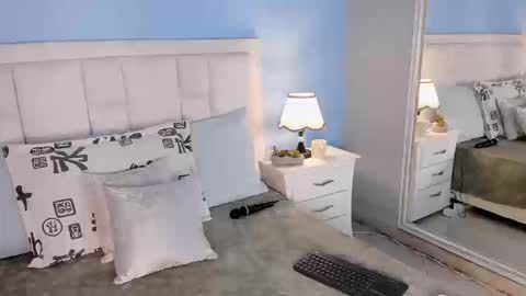 Snapshot of nick_collins20 chatting on 09/20/25, 05:30 Nick online show from 09/20/25, 05:30