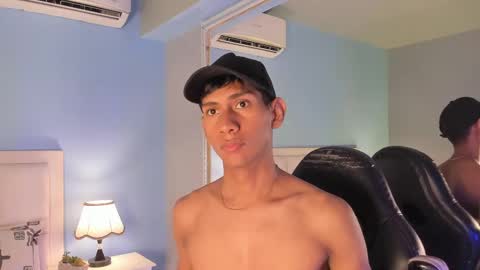 Snapshot of nick_collins20 chatting on 10/21/25, 06:03 Nick online show from 10/21/25, 06:03