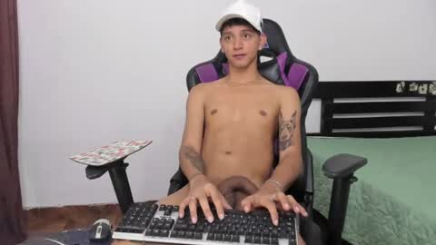 Snapshot of nick_greey chatting on 06/23/26, 12:19 Frank online show from 06/23/26, 12:19