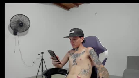 Snapshot of nick_straightboy chatting on 05/13/26, 04:21 Nick online show from 05/13/26, 04:21