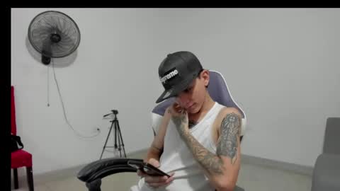 Snapshot of nick_straightboy chatting on 05/16/26, 05:37 Nick online show from 05/16/26, 05:37