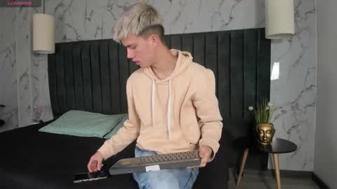 Nick  online show from 11/08/25, 11:43