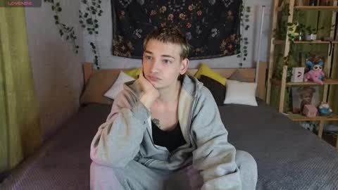Snapshot of nick_win chatting on 11/08/25, 05:23 Nick online show from 11/08/25, 05:23