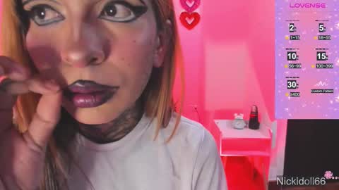 Snapshot of nicki_1 chatting on 09/16/25, 07:42 Help me reach 100 thumbs up online show from 09/16/25, 07:42