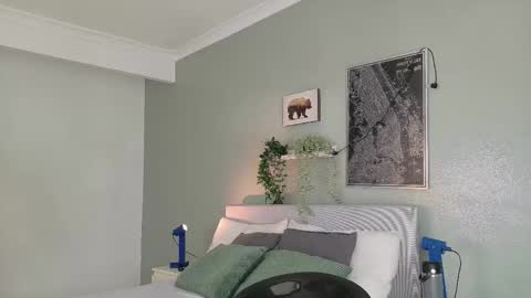 NICKI FOX  online show from 10/11/25, 07:34