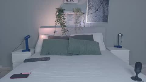 NICKI FOX  online show from 11/27/25, 07:38