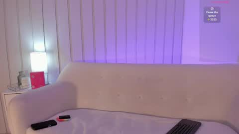 Snapshot of nickiwestt___ chatting on 04/30/26, 02:01 nickiwestt___ online show from 04/30/26, 02:01