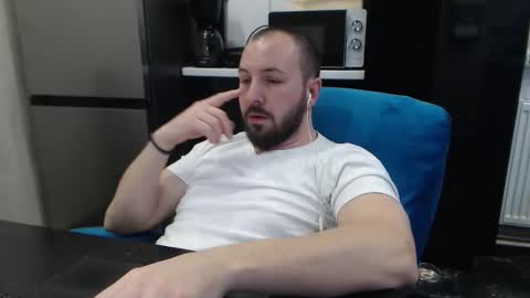 Julian online show from 02/04/26, 11:31