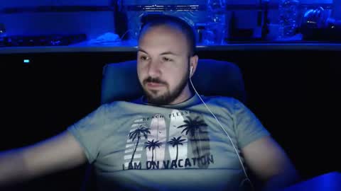 Snapshot of nickolas22 chatting on 04/17/26, 09:51 Julian online show from 04/17/26, 09:51