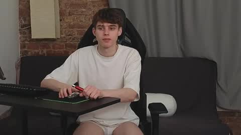 Nicki  Danny online show from 04/10/26, 05:39