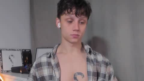 Snapshot of nicky_neal chatting on 12/06/24, 01:40 Nicky Neal online show from 12/06/24, 01:40