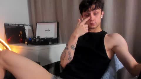 Snapshot of nicky_neal chatting on 12/20/24, 11:05 Nicky Neal online show from 12/20/24, 11:05