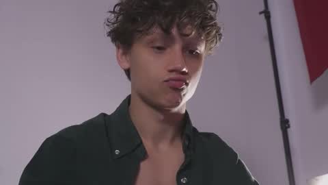 Snapshot of nicky_neal chatting on 09/14/25, 11:31 Nicky Neal online show from 09/14/25, 11:31