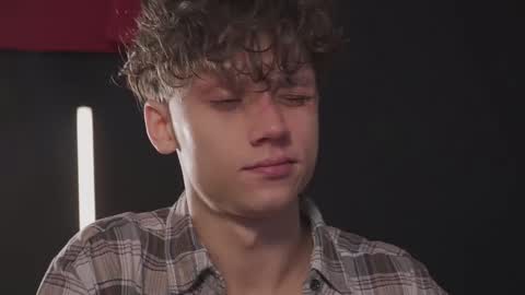 Snapshot of nicky_neal chatting on 10/05/25, 12:42 Nicky Neal online show from 10/05/25, 12:42