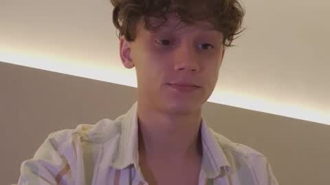 Snapshot of nicky_neal chatting on 10/17/25, 12:47 Nicky Neal online show from 10/17/25, 12:47