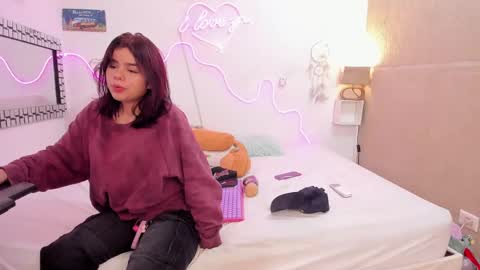 Snapshot of nicky_teem chatting on 12/05/24, 09:50 nicky_teem online show from 12/05/24, 09:50