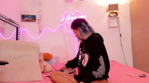 Snapshot of nicky_teem chatting on 12/20/24, 09:54 nicky_teem online show from 12/20/24, 09:54