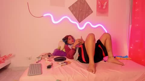 Snapshot of nicky_teem chatting on 01/10/25, 04:44 nicky_teem online show from 01/10/25, 04:44