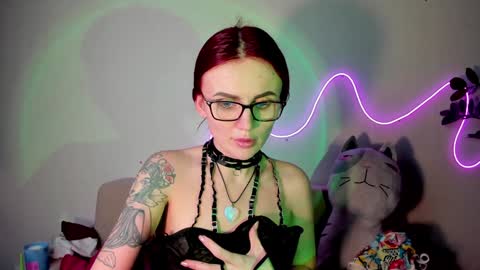 Snapshot of nicky_weekends chatting on 12/10/24, 03:20 Nicky Weekends online show from 12/10/24, 03:20