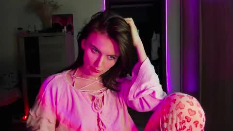 Snapshot of nicky_weekends chatting on 02/14/25, 05:57 Nicky Weekends online show from 02/14/25, 05:57