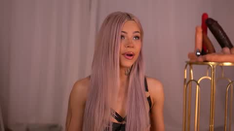 Nicky online show from 09/16/25, 06:42