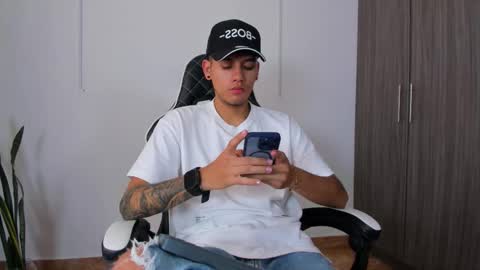 Snapshot of nickyblazze_ chatting on 09/08/25, 04:17 Nicky  online show from 09/08/25, 04:17