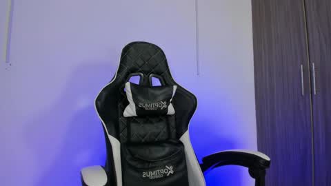 Snapshot of nickyblazze_ chatting on 09/20/25, 01:34 Nicky  online show from 09/20/25, 01:34