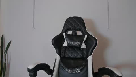 Snapshot of nickyblazze_ chatting on 09/27/25, 02:11 Nicky  online show from 09/27/25, 02:11