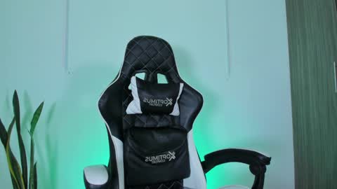 Snapshot of nickyblazze_ chatting on 10/06/25, 11:51 Nicky  online show from 10/06/25, 11:51