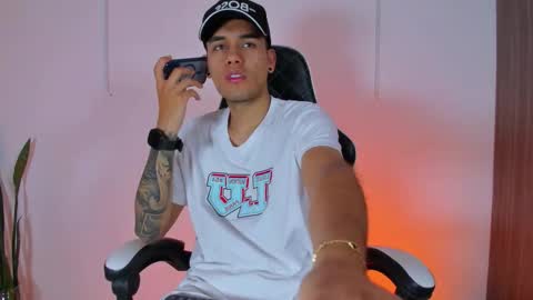 Snapshot of nickyblazze_ chatting on 10/10/25, 12:04 Nicky  online show from 10/10/25, 12:04