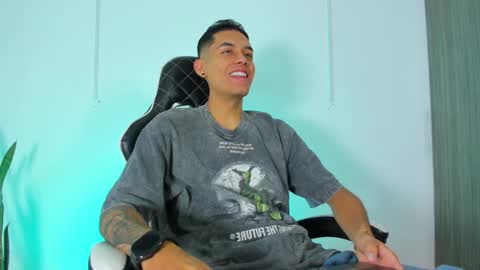 Snapshot of nickyblazze_ chatting on 10/15/25, 11:54 Nicky  online show from 10/15/25, 11:54