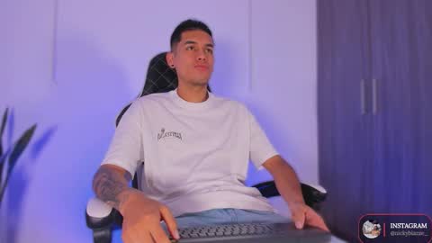 Snapshot of nickyblazze_ chatting on 10/20/25, 11:54 Nicky  online show from 10/20/25, 11:54