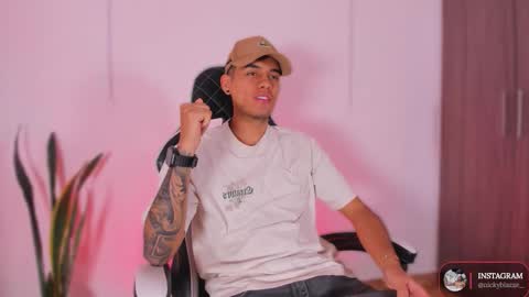 Snapshot of nickyblazze_ chatting on 10/23/25, 12:37 Nicky  online show from 10/23/25, 12:37