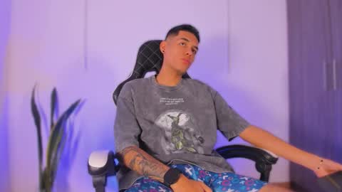 Snapshot of nickyblazze_ chatting on 10/24/25, 12:56 Nicky  online show from 10/24/25, 12:56