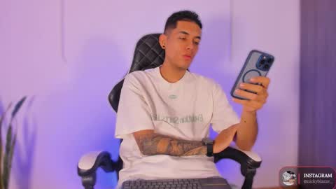 Snapshot of nickyblazze_ chatting on 10/30/25, 12:17 Nicky  online show from 10/30/25, 12:17