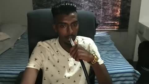 Snapshot of nickyle63 chatting on 11/17/25, 04:57 james online show from 11/17/25, 04:57