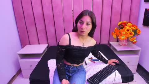 Snapshot of nickymiler chatting on 11/07/25, 12:49 Nicky Miler online show from 11/07/25, 12:49