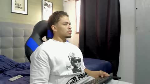 nico_blaze7 online show from 11/19/25, 12:27