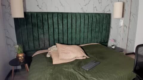 Snapshot of nico_herrera_ chatting on 12/19/25, 10:17 Nico online show from 12/19/25, 10:17