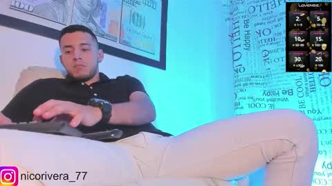 Snapshot of nico_rivera chatting on 11/26/25, 02:12 Nicolas online show from 11/26/25, 02:12