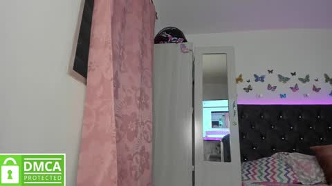 Snapshot of nicol3_0 chatting on 01/22/25, 04:23 Nicole online show from 01/22/25, 04:23