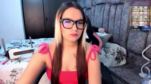 Snapshot of nicol_080 chatting on 10/18/25, 05:57 YuliEM online show from 10/18/25, 05:57