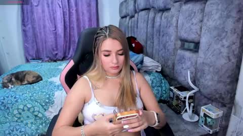 Snapshot of nicol_080 chatting on 04/21/26, 07:28 YuliEM online show from 04/21/26, 07:28