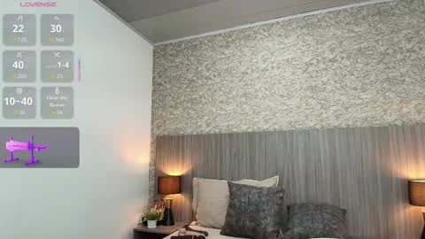 Nicol Alvarez online show from 11/17/25, 07:52