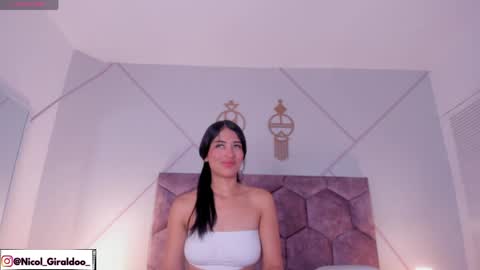 Snapshot of nicol_giraldo chatting on 04/06/26, 03:48 Nicol online show from 04/06/26, 03:48