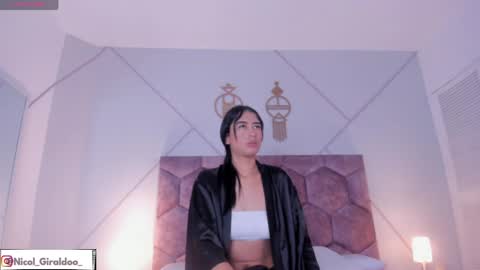Snapshot of nicol_giraldo chatting on 04/09/26, 04:01 Nicol online show from 04/09/26, 04:01