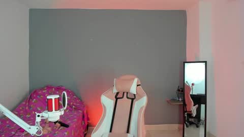 Snapshot of nicol_jone chatting on 01/21/25, 06:22 Nicol sanchez online show from 01/21/25, 06:22