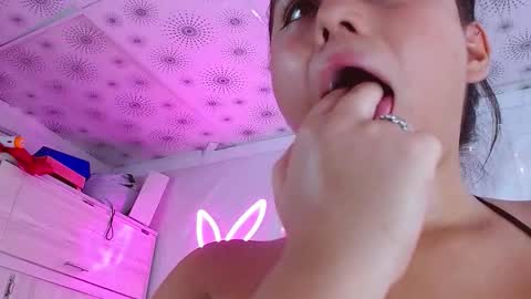 Snapshot of nicol_sweet0 chatting on 03/03/26, 09:10 nicol online show from 03/03/26, 09:10