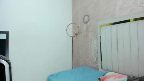Snapshot of nicol_zurich chatting on 04/16/26, 07:47 NIKOL online show from 04/16/26, 07:47